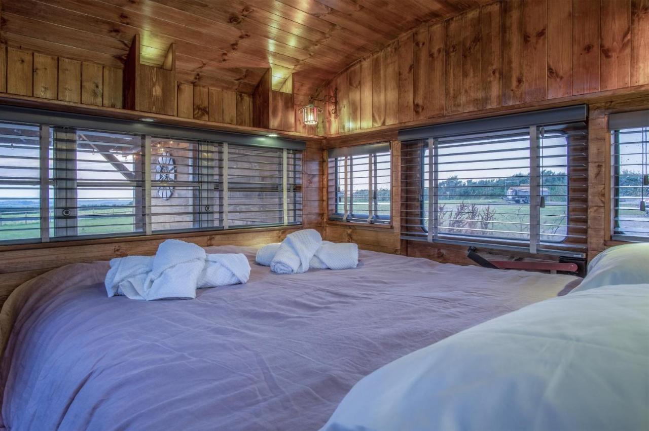 American School Bus - 1 Bedroom - Blossom Farm - Tiers Cross Johnston Exterior photo