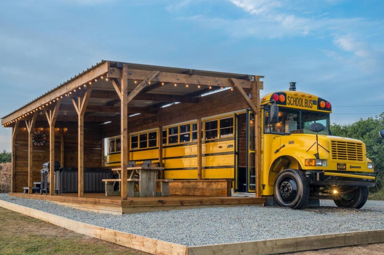 American School Bus - 1 Bedroom - Blossom Farm - Tiers Cross Johnston Exterior photo